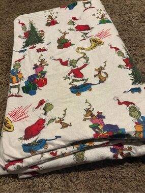 Pottery Barn Kids Grinch Holiday Duvet Cover in White, Red, Green, Blue